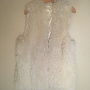 Maurices Cream Faux Fur Vest Size 1 (16-18)